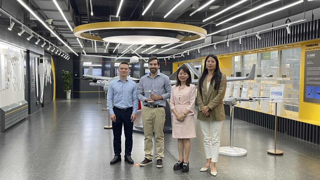 Delegation of the Embassy of Colombia and members of the JOUAV team